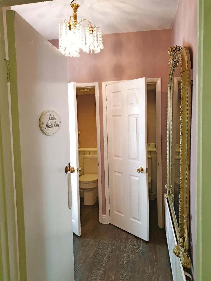 The Crown House Inn Great Chesterford Bagian luar foto