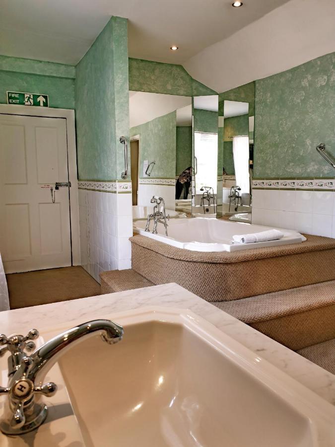 The Crown House Inn Great Chesterford Bagian luar foto
