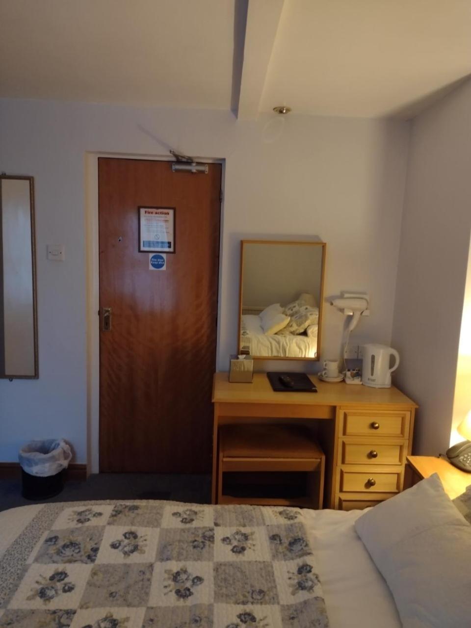 The Crown House Inn Great Chesterford Ruang foto